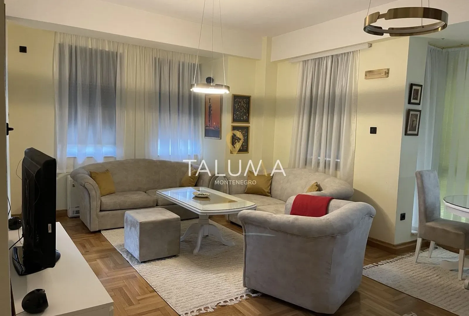 Izdavanje, dvosoban stan, 76m², Centar, Podgorica