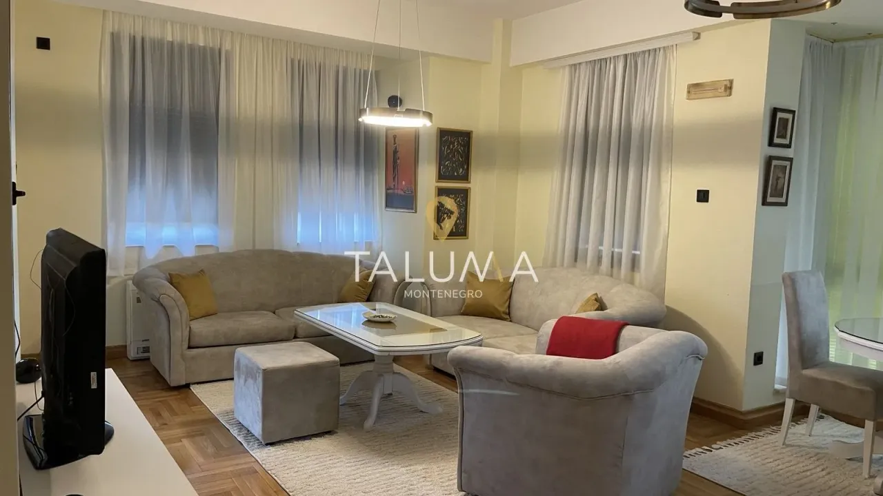 Izdavanje, dvosoban stan, 76m², Centar, Podgorica