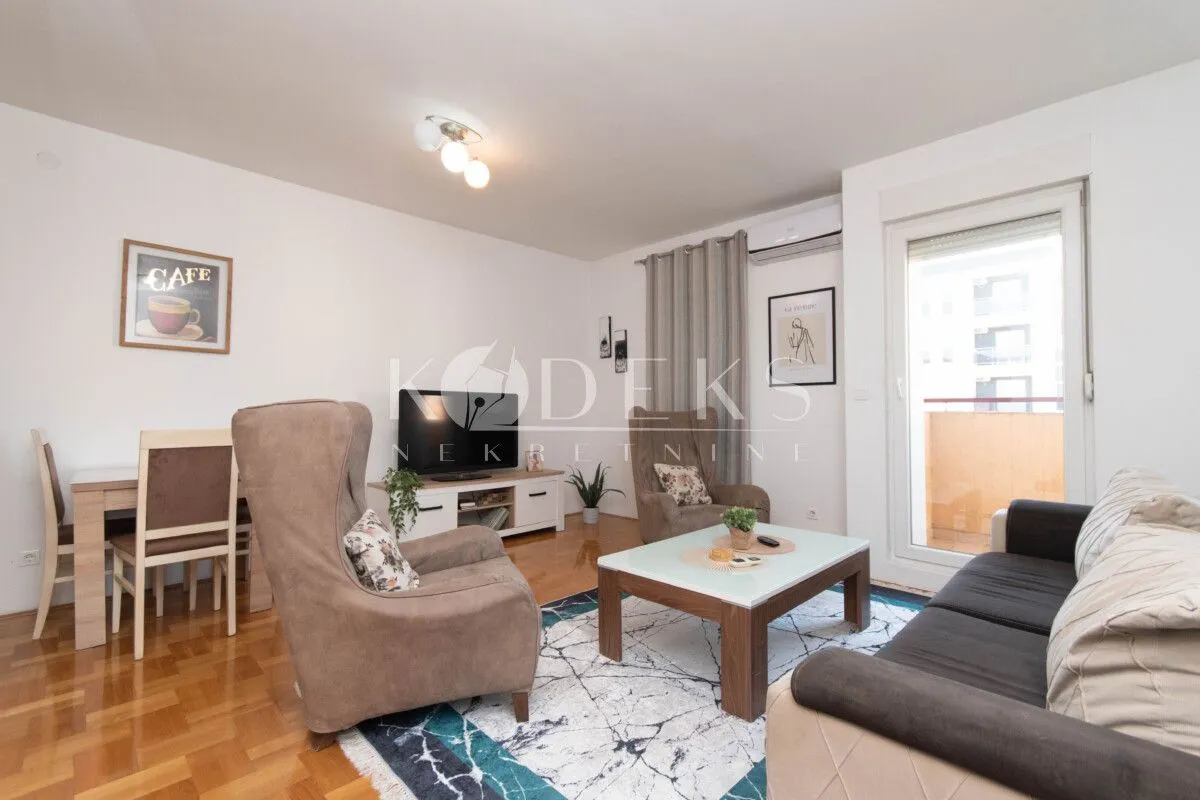 Izdavanje, dvosoban stan, 99m², Tuški Put, Podgorica