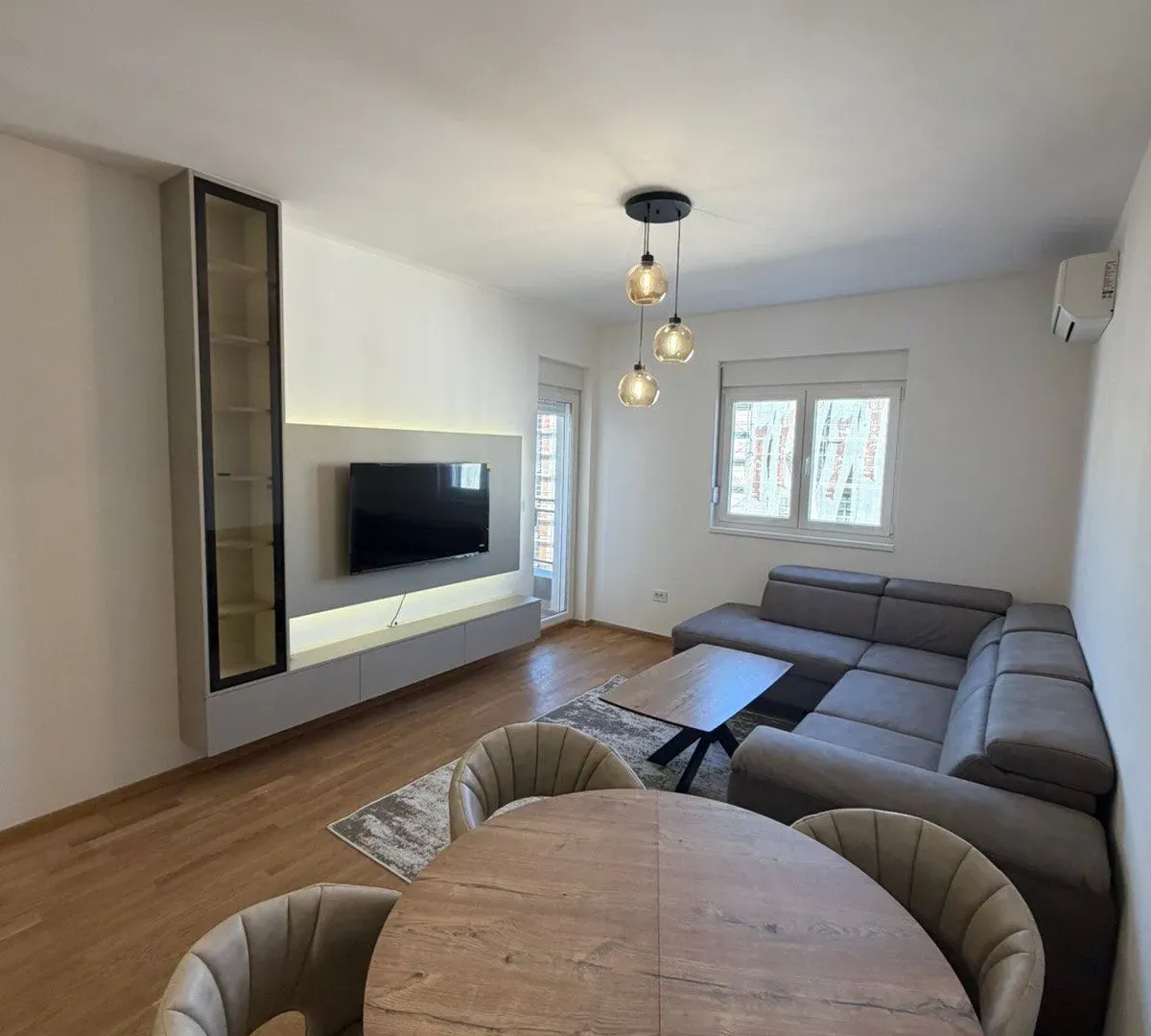 Izdavanje, jednosoban stan, 46m², Stari Aerodrom, Podgorica