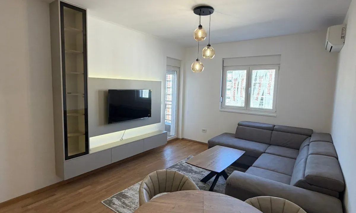 Izdavanje, jednosoban stan, 46m², Stari Aerodrom, Podgorica