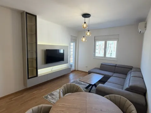 Izdavanje, jednosoban stan, 46m², Stari Aerodrom, Podgorica - image 1