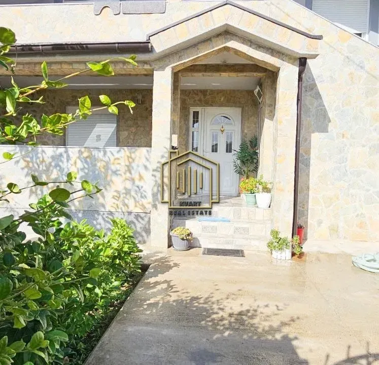 Izdavanje, kuća, 200m², Cijevna, Podgorica