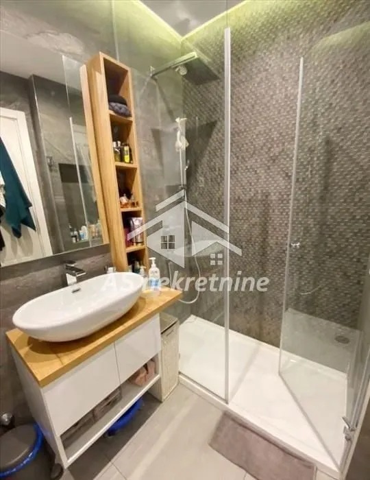 Izdavanje, dvosoban stan, 41m², Savski Venac, Beograd