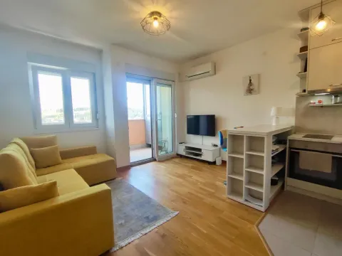 Rent, studio apartment, 27m², City Kej, Podgorica - image 2