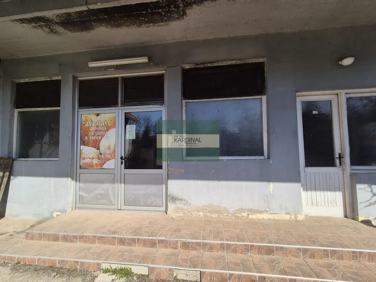 Facade of the commercial space with an entrance door and display windows.