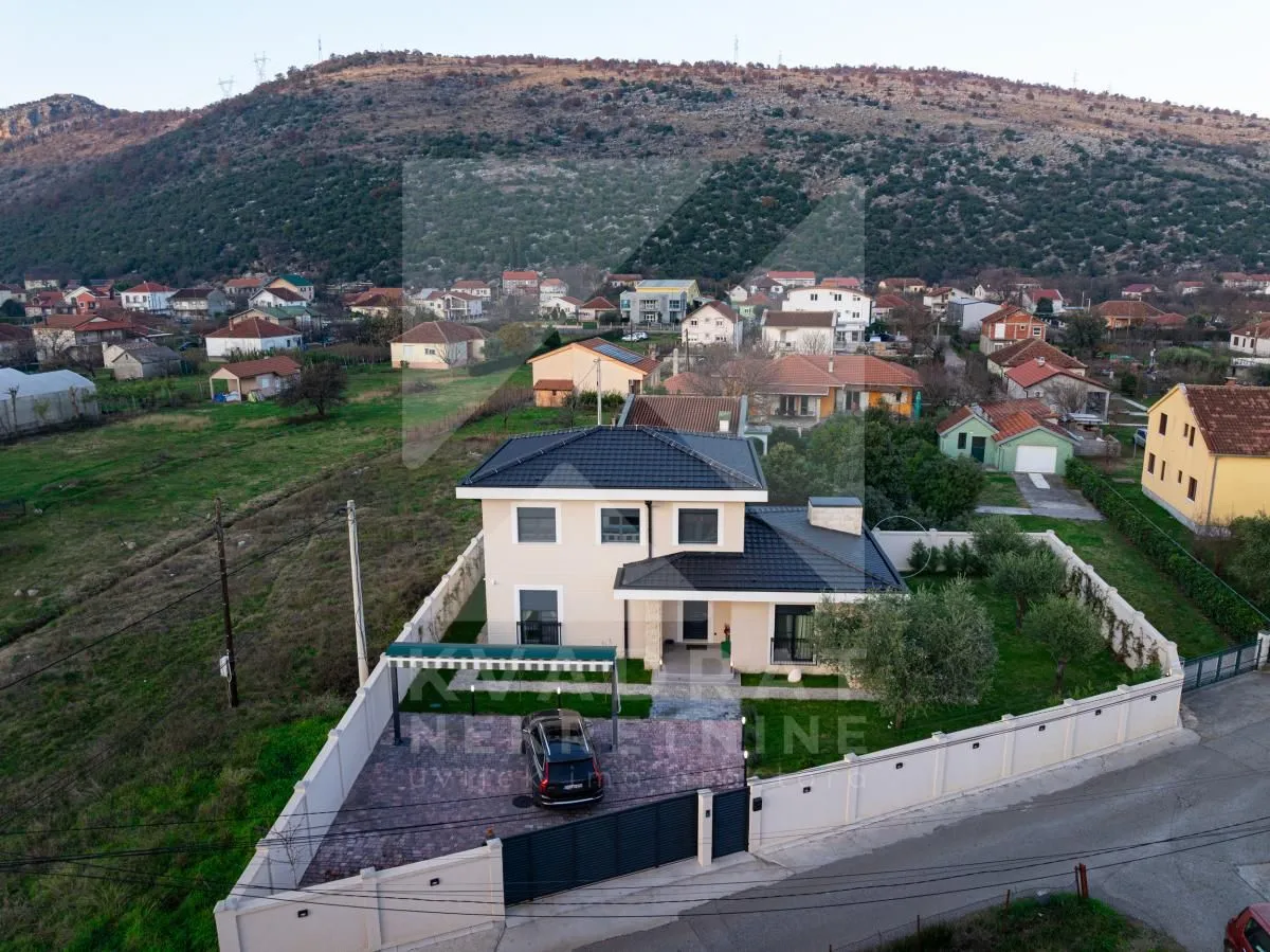 Prodaja, kuća, 166m², Tološi, Podgorica