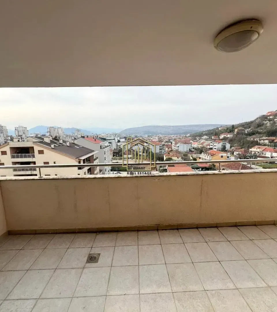 Prodaja, četvorosoban stan, 220m², Preko Morače, Podgorica