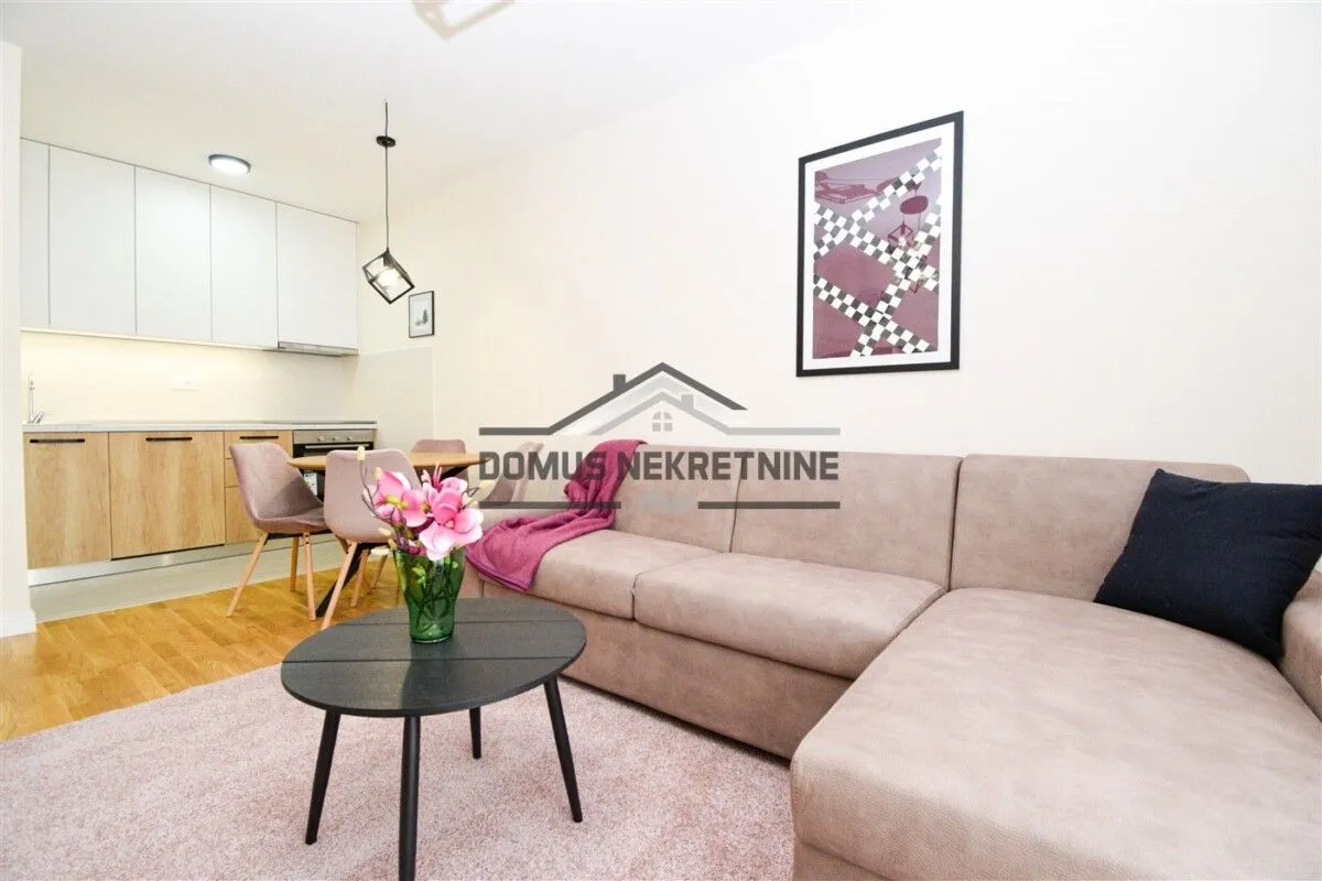 Izdavanje, jednosoban stan, 42m², Pobrežje, Podgorica