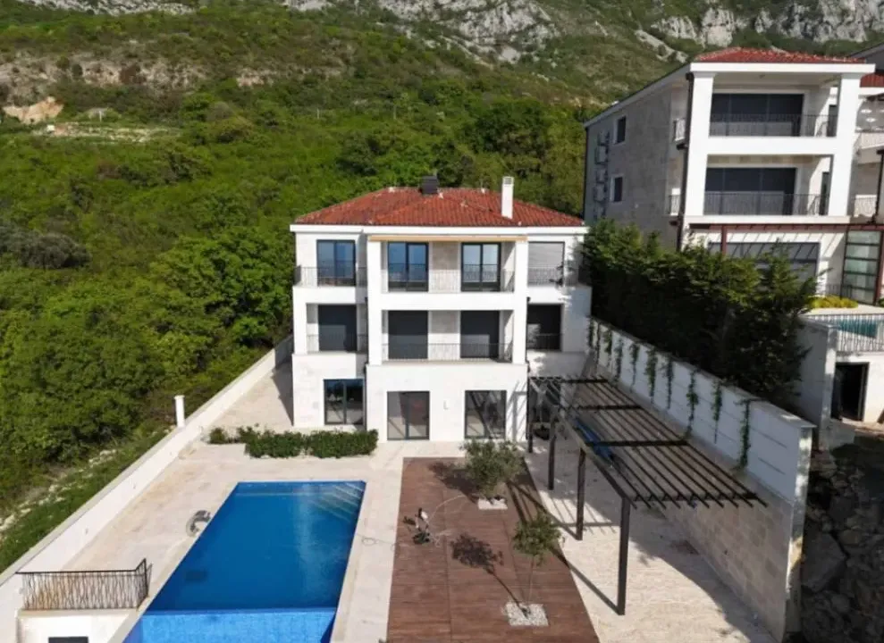 Sale, four bedroom apartment, 450m², Sveti Stefan, Budva