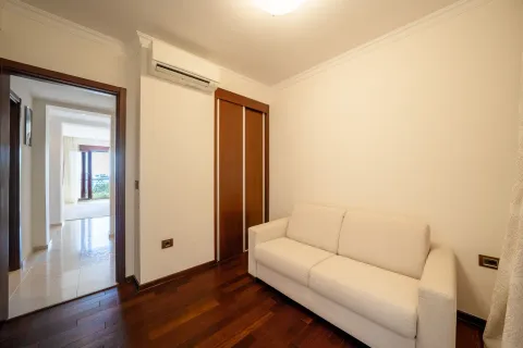 Prodaja, trosoban stan, 86m², Petrovac, Budva - image 17