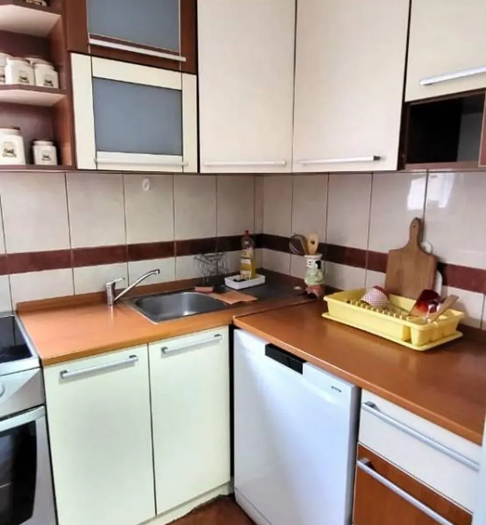Izdavanje, dvosoban stan, 64m², Podmaine, Budva