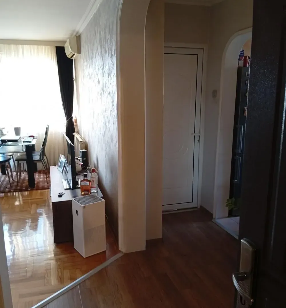 Izdavanje, trosoban stan, 56m², Južni Bulevar, Vračar Sve Podlokacije