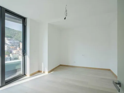 Prodaja, trosoban stan, 270m², Budva, Crna Gora - image 18