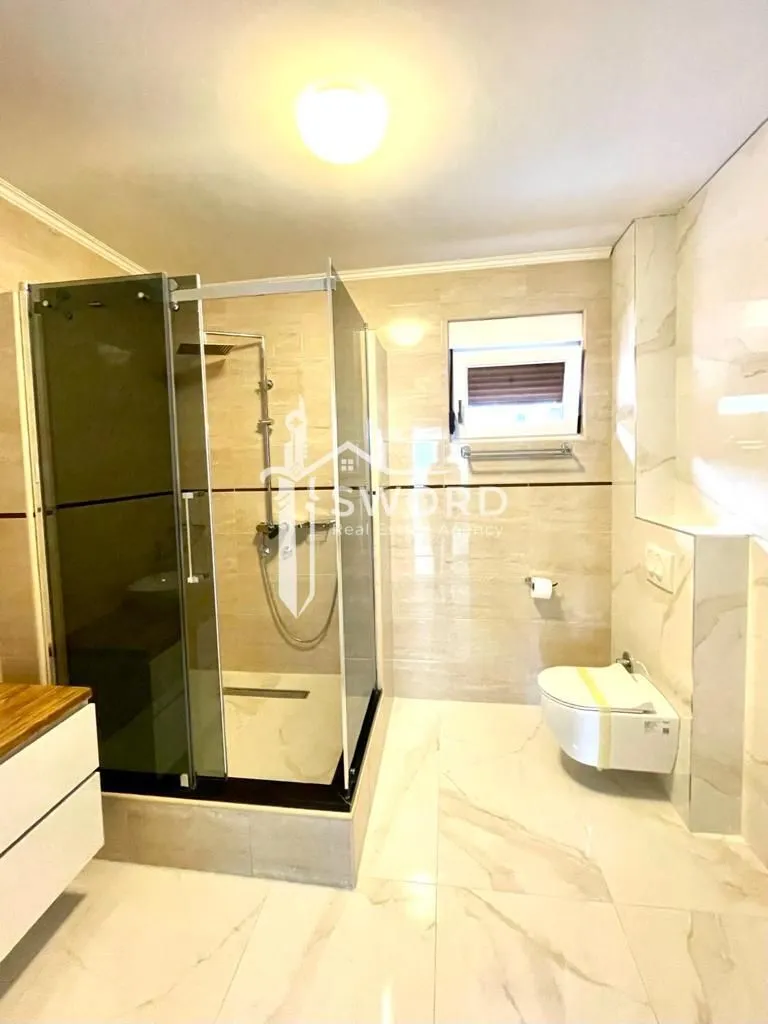 Prodaja, trosoban stan, 241m², Dobre Vode, Bar
