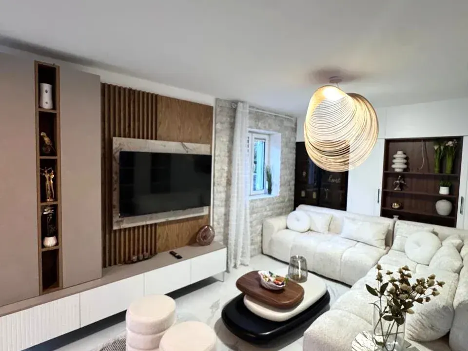 Sale, apartment, 110m², Kotor, Crna Gora