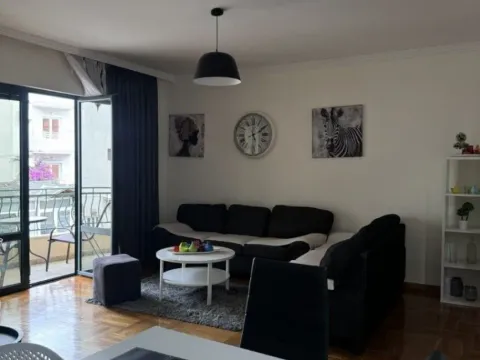 Izdavanje, dvosoban stan, 64m2, Bulevar, Budva Izdavanje, dvosoban stan, 64m2, Bulevar, Budva