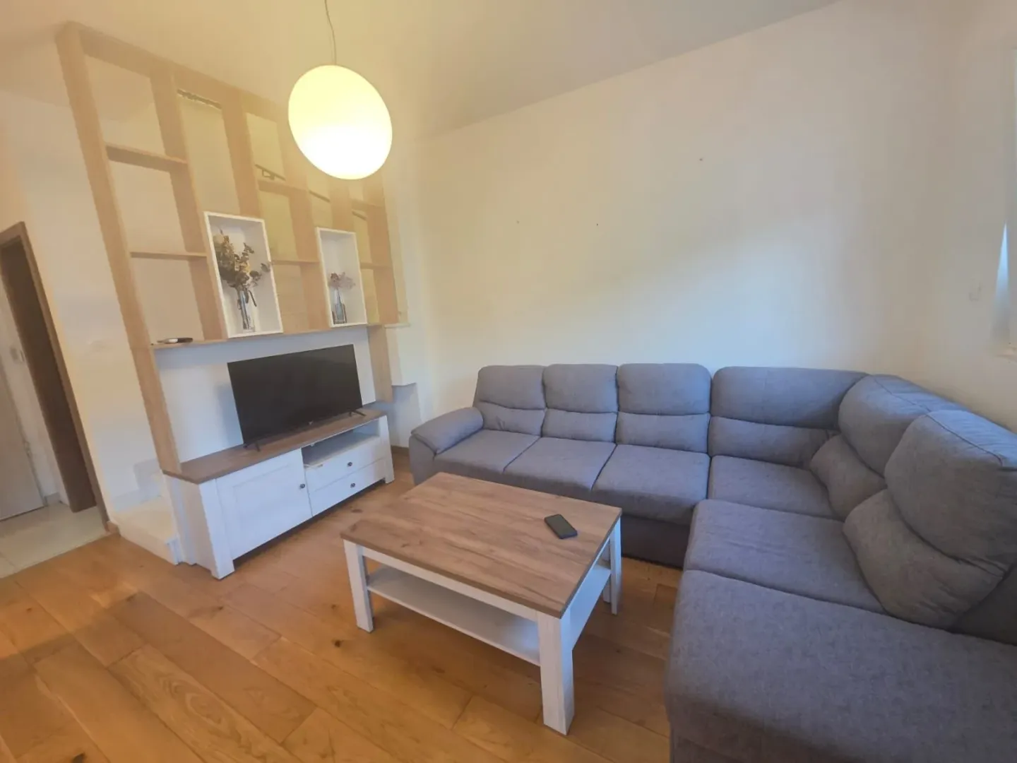 Izdavanje, dvosoban stan, 75m², Stara Varoš, Podgorica