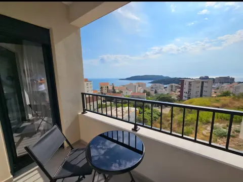 Prodaja, jednosoban stan, 42m², Bečići, Budva - image 1