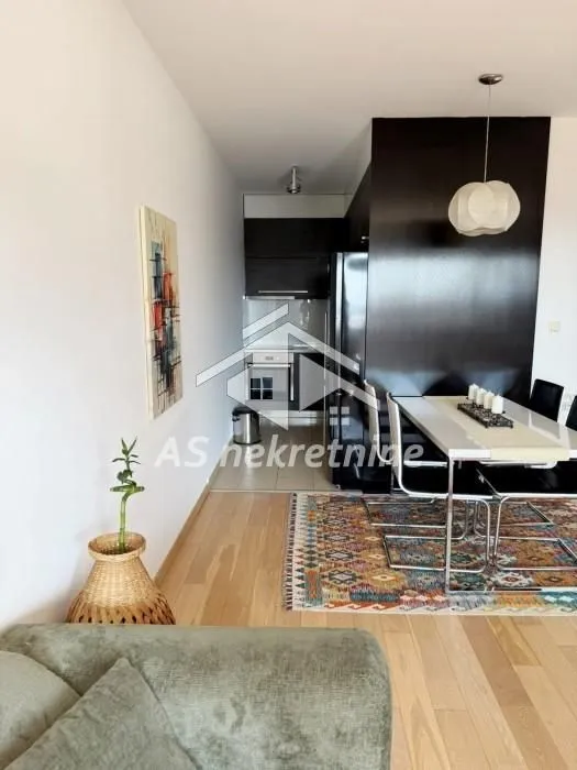 Izdavanje, trosoban stan, 73m², Vračar Sve Podlokacije, Beograd