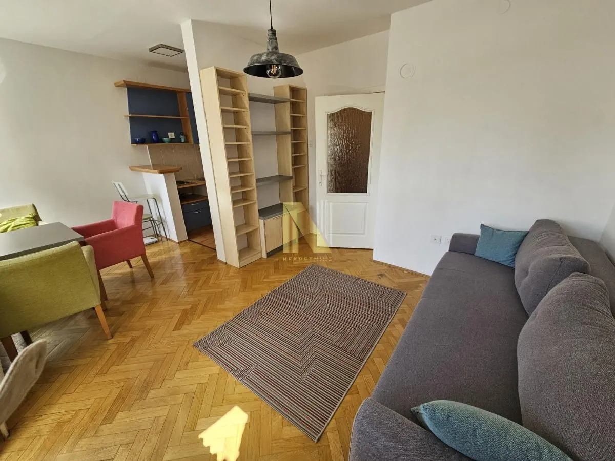 Izdavanje, garsonjera, 33m², Centar, Novi Sad