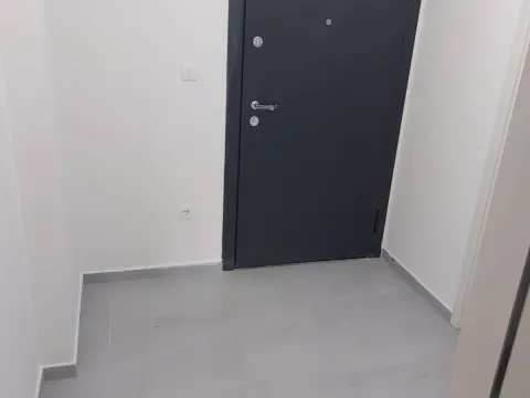 Izdavanje, jednosoban stan, 43m², Stari Aerodrom, Podgorica - image 4