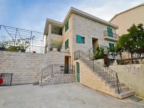 Prodaja, stan, 172m², Tivat, Crna Gora - image 1