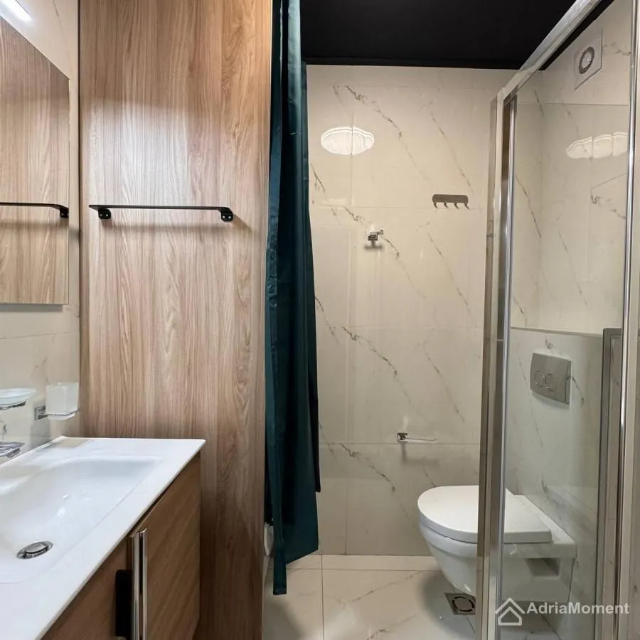 Prodaja, dvosoban stan, 68m², Centar, Tivat