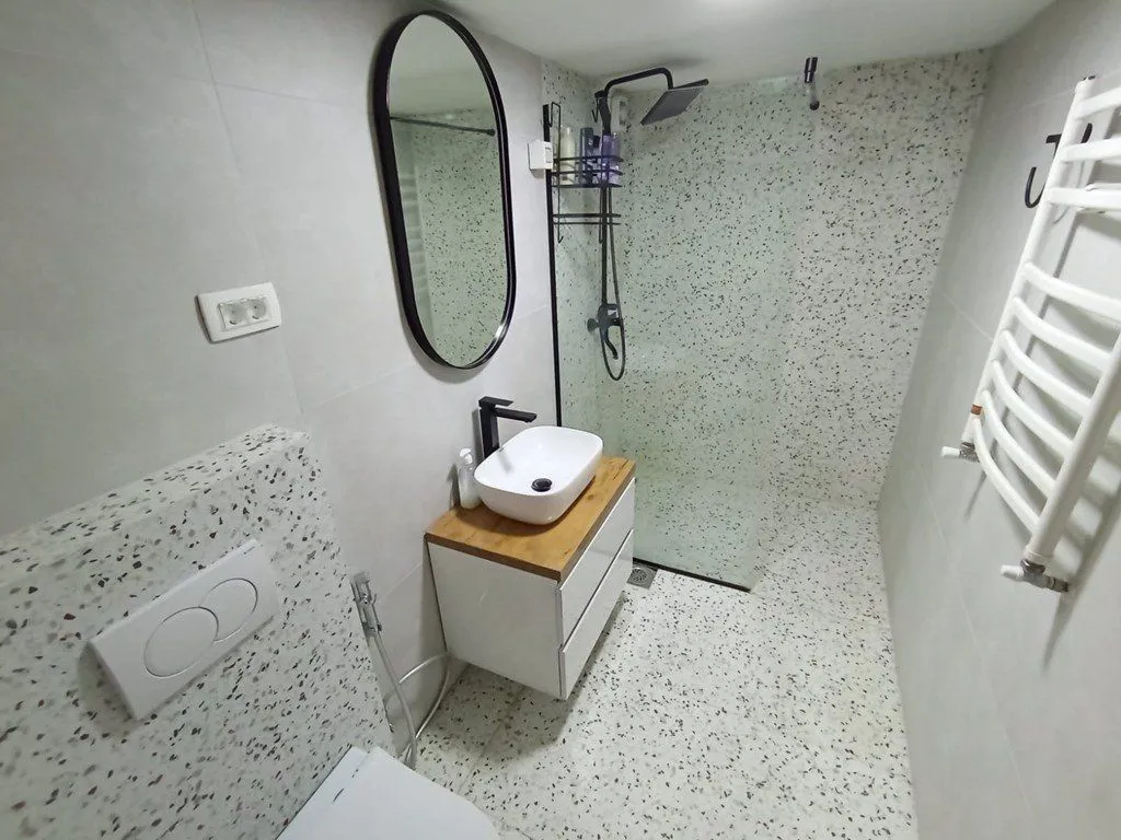 Izdavanje, kuća, 300m², Gorica C, Podgorica