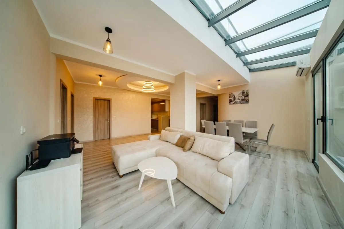 Sale, three bedroom apartment, 257m², Bečići, Budva