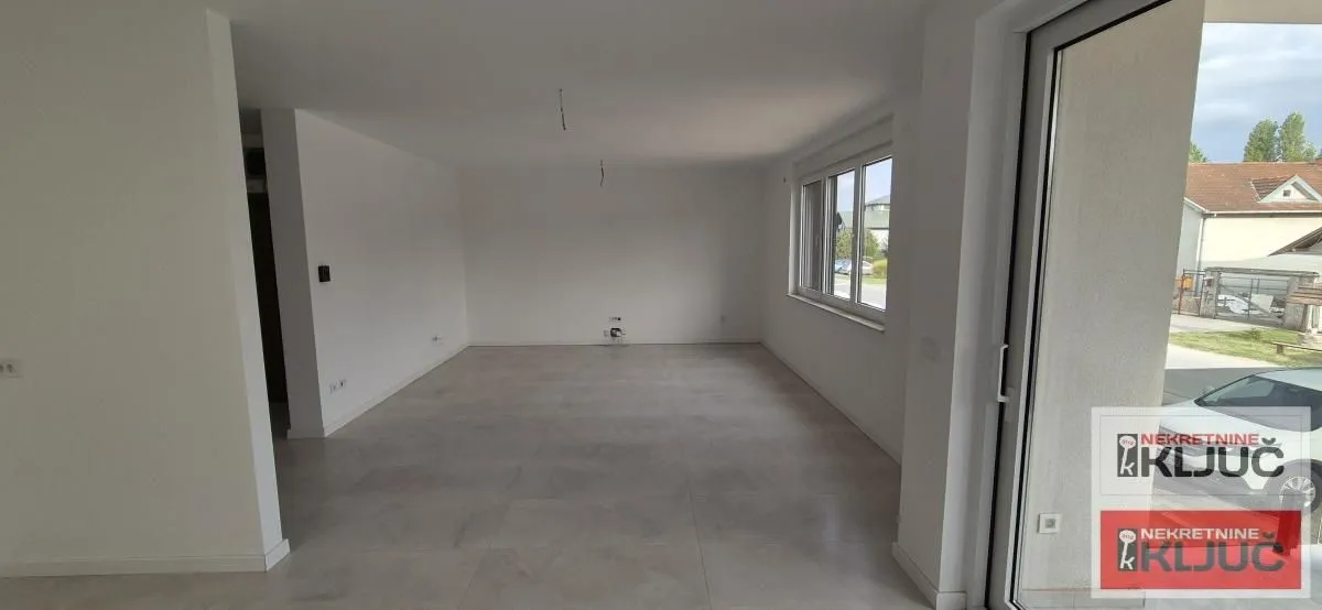 Prodaja, četvorosoban stan, 130m², Novo naselje, Novi Sad