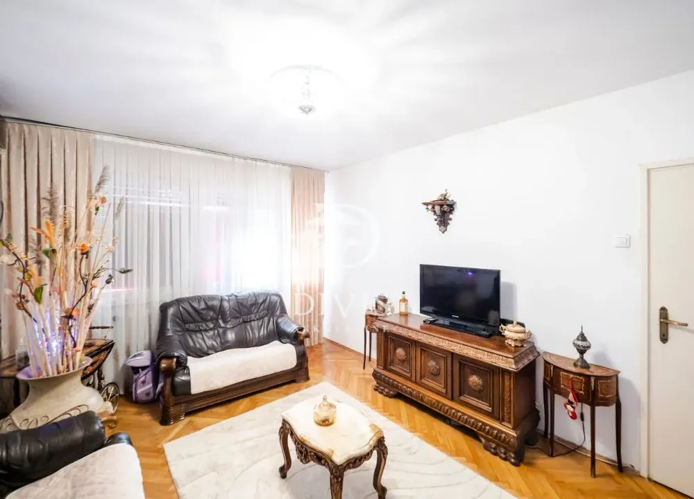 Prodaja, trosoban stan, 82m², Zemun Gornji Grad, Zemun Sve Podlokacije
