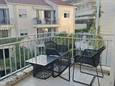 Sale, one bedroom apartment, 50m², Petrovac, Budva - image 4