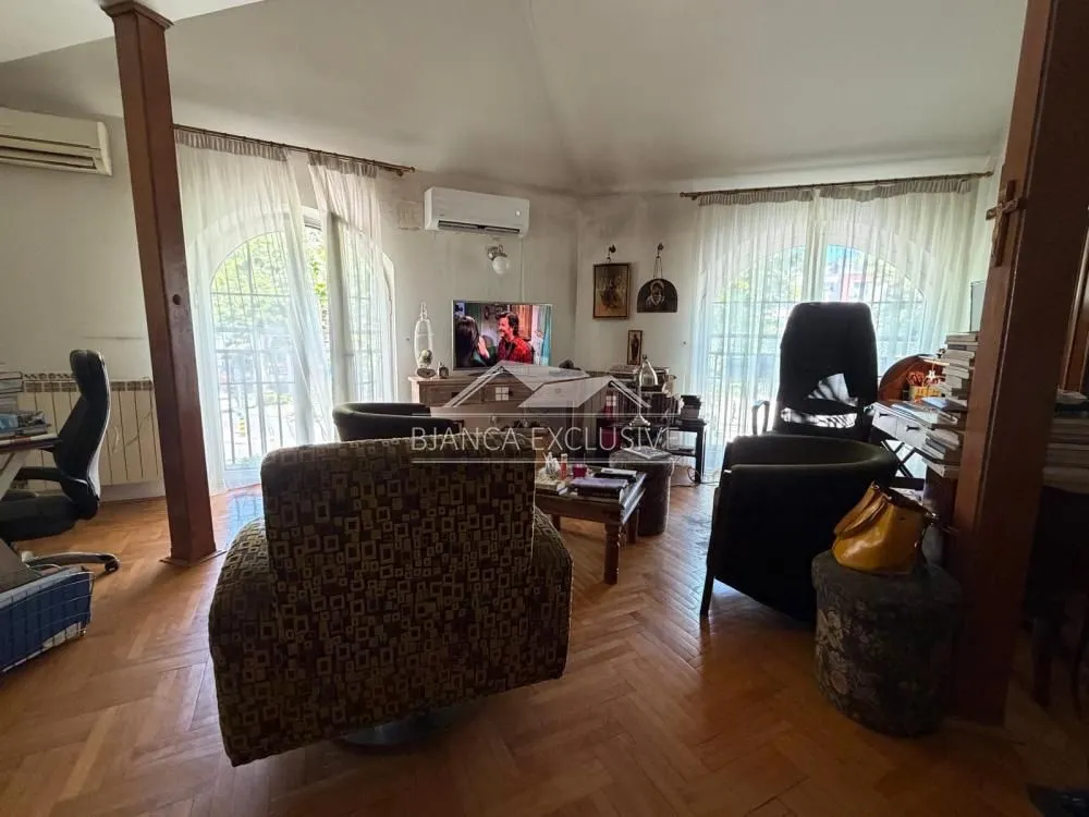 Prodaja, četvorosoban stan, 111m², Stari Grad, Beograd