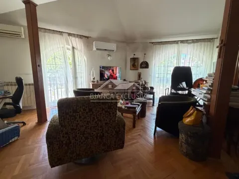 Prodaja, četvorosoban stan, 111m², Stari Grad, Beograd - image 3
