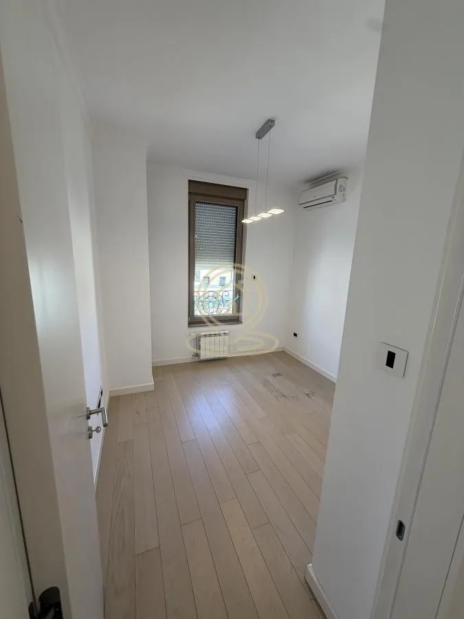 Izdavanje, dvosoban stan, 57m², Stari grad, Novi Sad