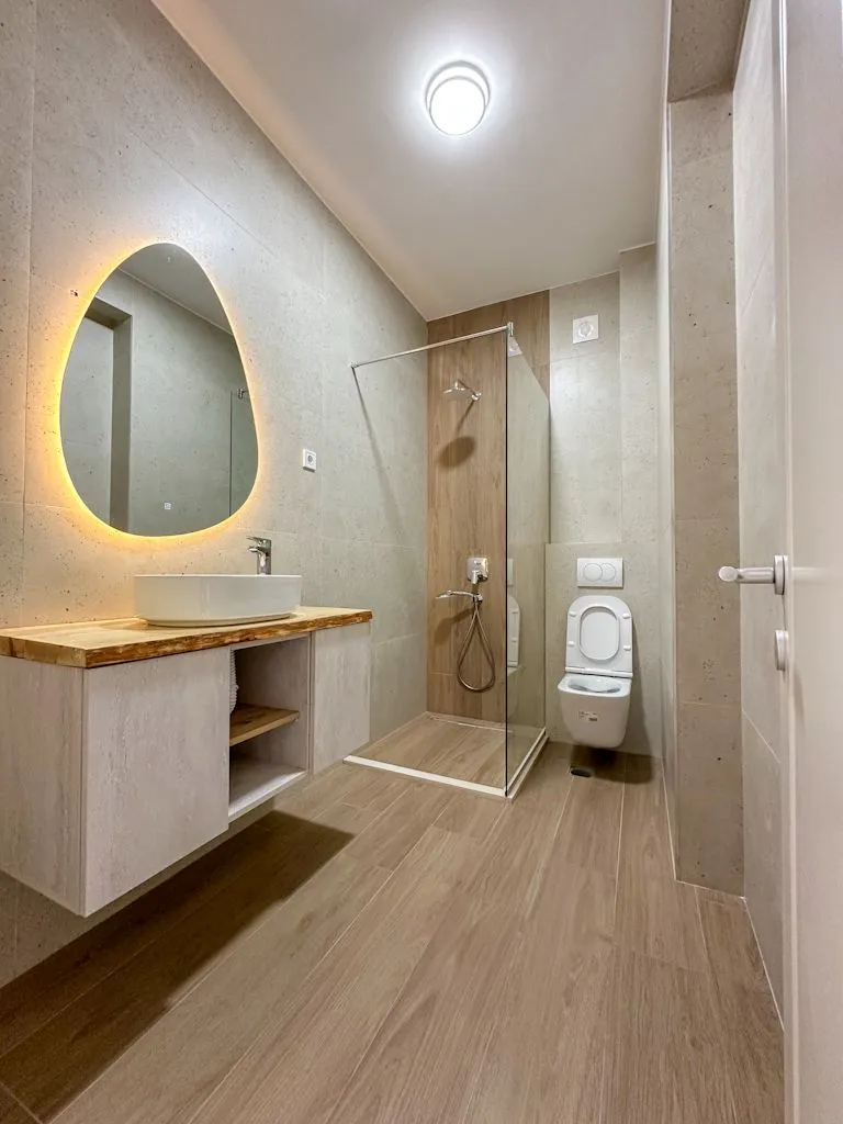 Prodaja, četvorosoban stan, 160m², Drač, Podgorica