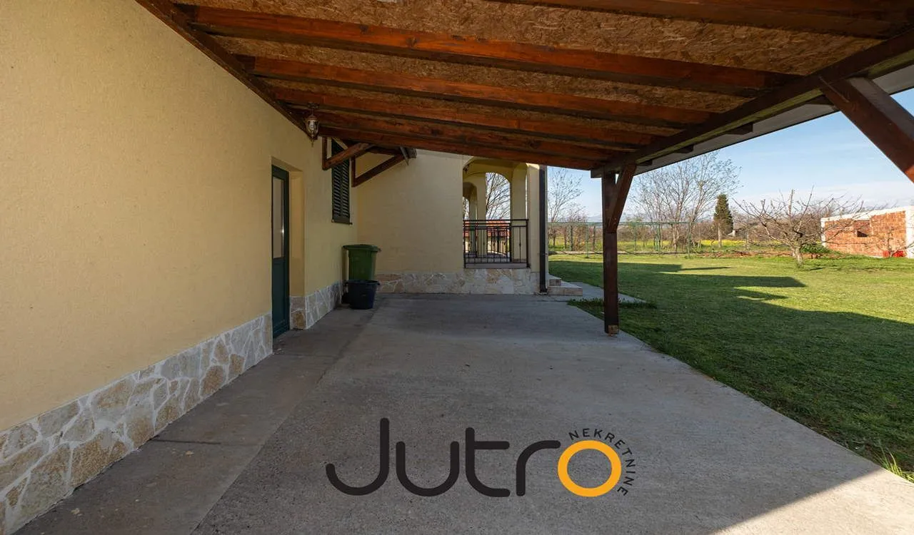 Izdavanje, kuća, 130m², Podgorica, Crna Gora