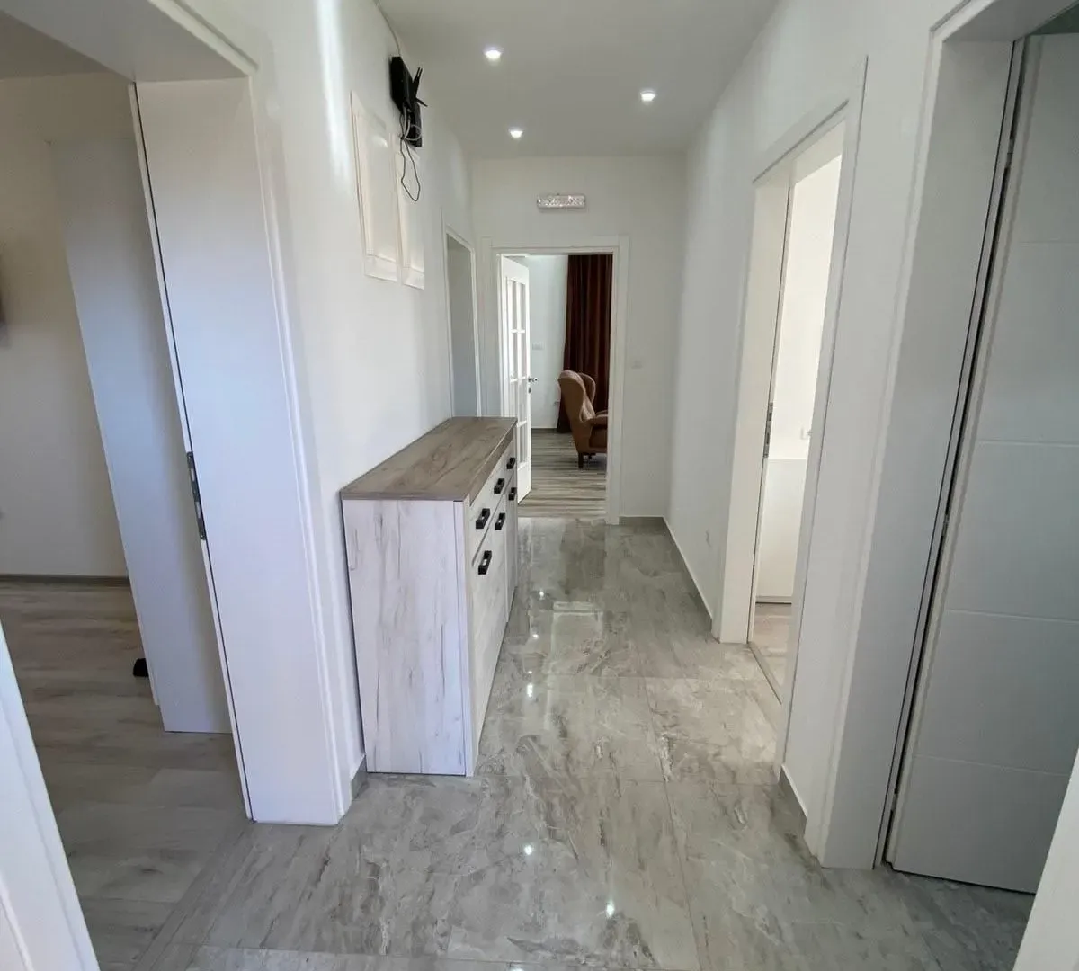 Rent, three bedroom apartment, 115m², Kalimanj, Tivat