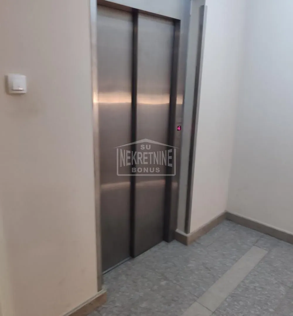 Prodaja, dvosoban stan, 52m², Centar, Subotica