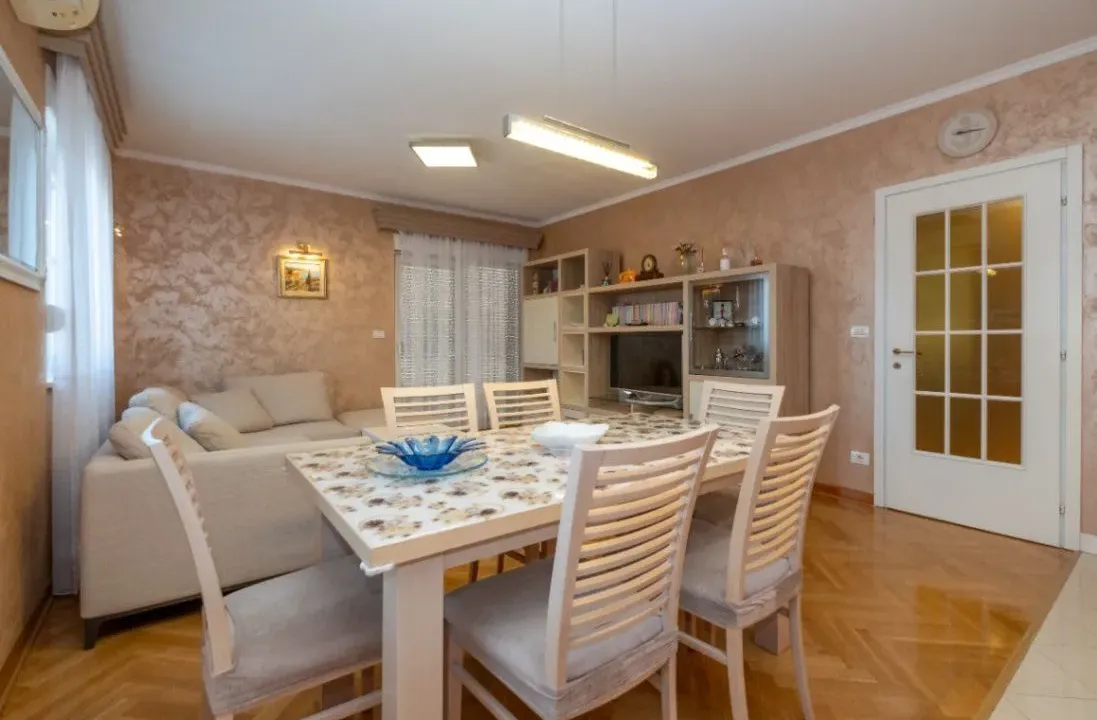 Izdavanje, dvosoban stan, 88m², City Kvart, Podgorica