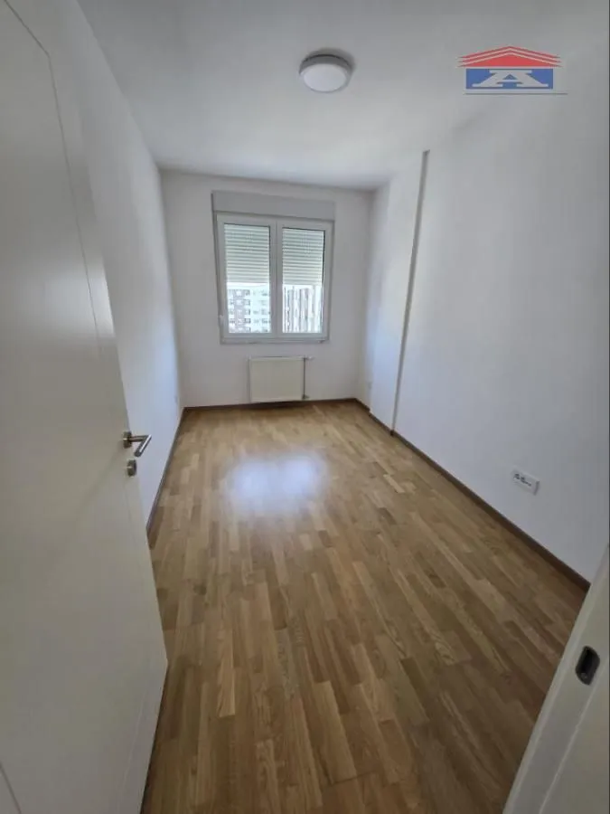 Prodaja, četvorosoban stan, 95m², Avijatičarsko naselje, Novi Sad Sve Podlokacije