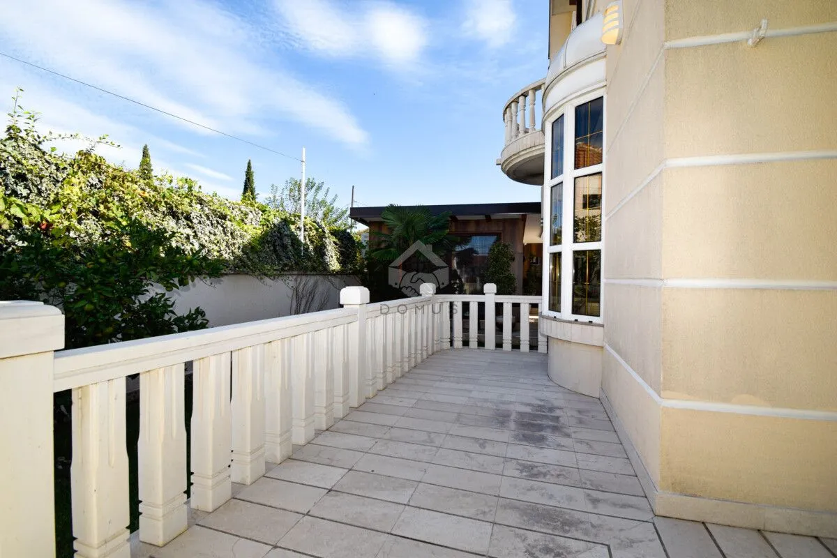 Rent, house, 300m², Zabjelo, Podgorica