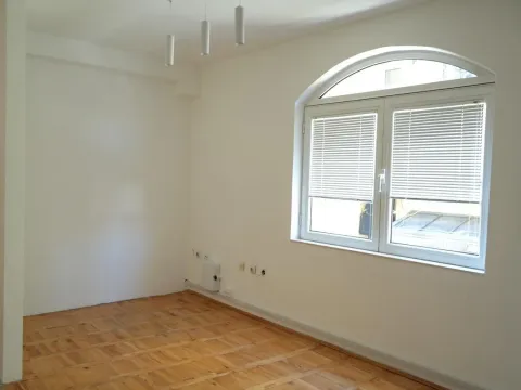 Rent, office space, 140m², Centar, Podgorica - image 12