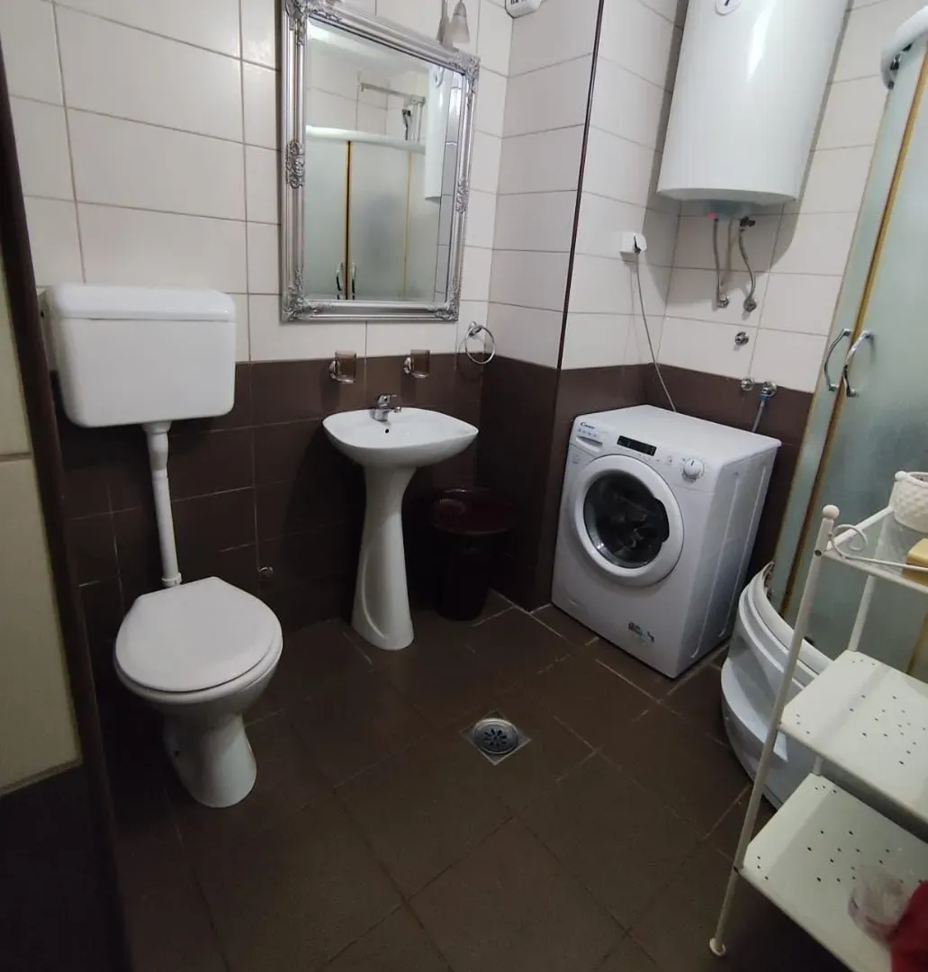 Izdavanje, dvosoban stan, 75m², Preko Morače, Podgorica