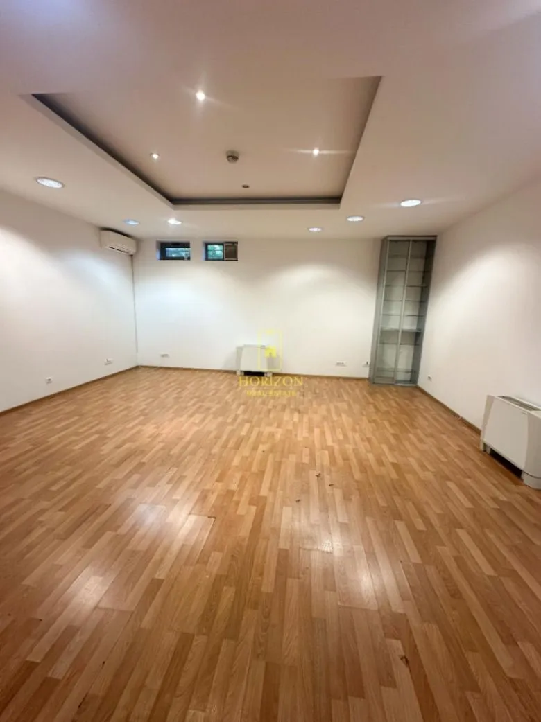 Izdavanje, poslovni prostor, 250m², Momišići, Podgorica