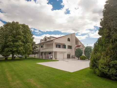 Prodaja, kuća, 930m², Tološi, Podgorica - image 7