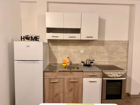 Izdavanje, dvosoban stan, 80m², Centar, Cetinje - image 2