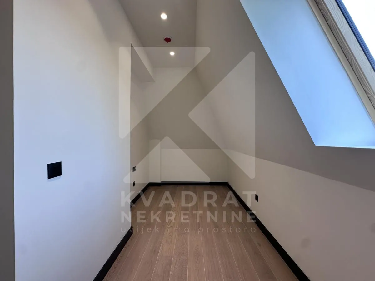 Prodaja, četvorosoban stan, 107m², Centar, Kolašin