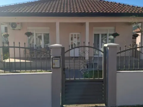 Rent, house, 120m², Tološi, Podgorica - image 10